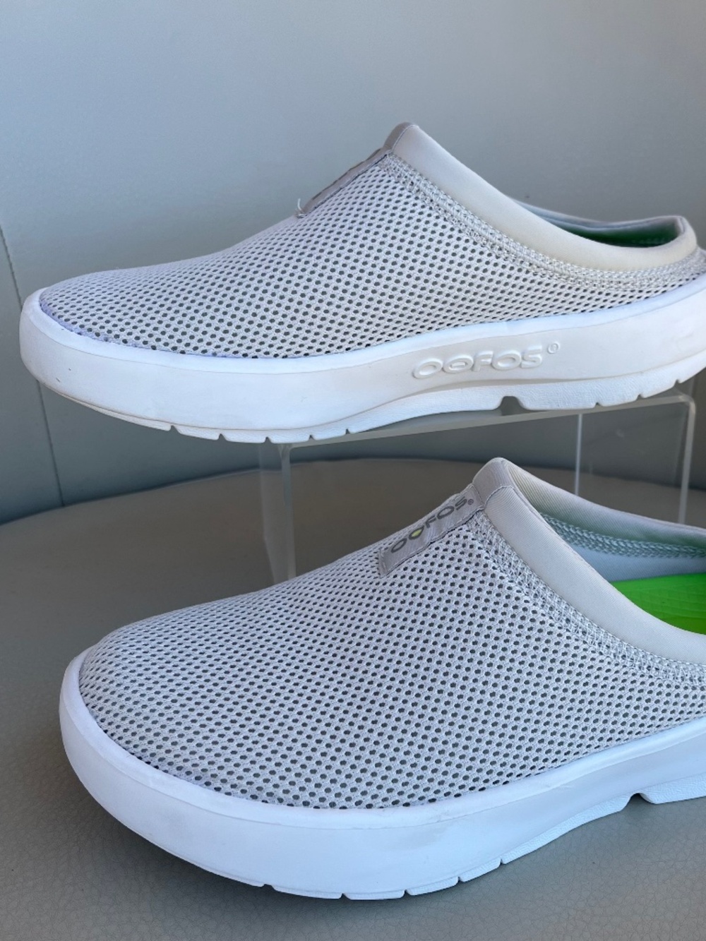 OOFOS Oocoozie Mule Shoes Slip On Mesh Sz 6.5 Gray White Recovery Comfort